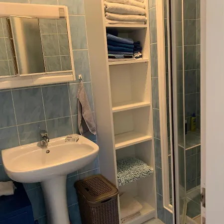 Holiday home Lovely With Private Pool, Privacy & Spacious Garden *